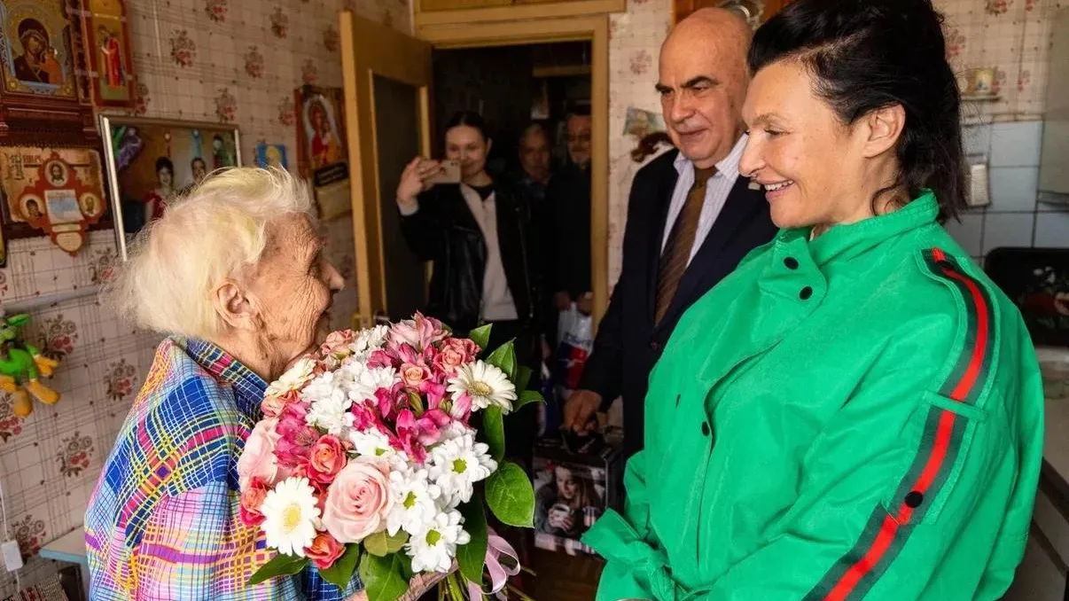 В Лобне поздравили труженицу тыла Евгению Горохову со 102-летием