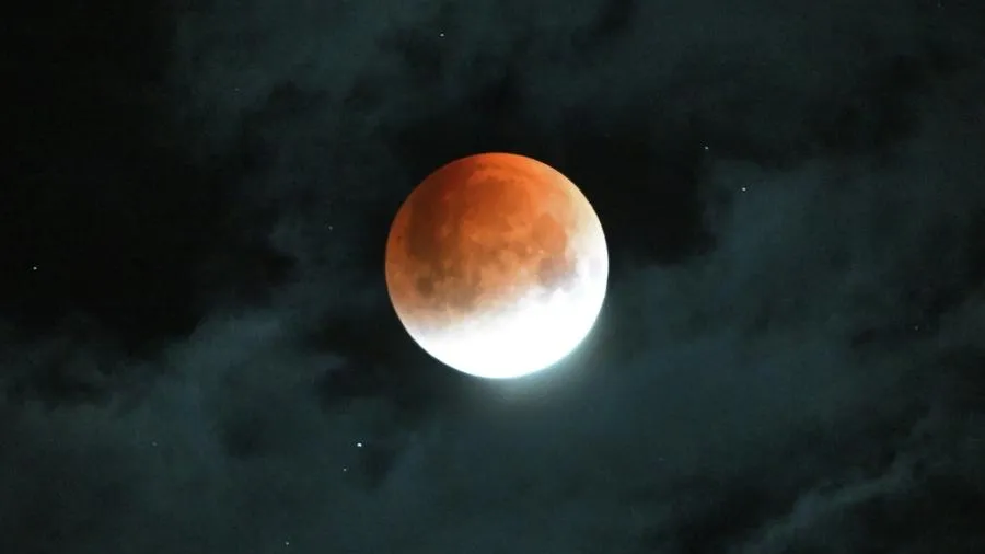 Нестабильная агрессивная энергия: прогноз для всех знаков на Кровавое полнолуние 3 марта 2026 года