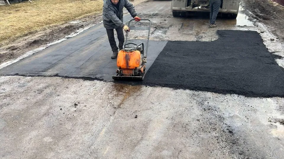 В муниципальном округе Истра продолжается ямочный ремонт дорог