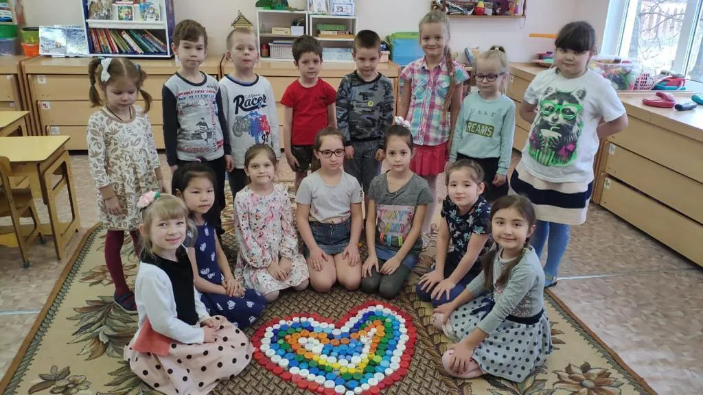 Воспитанники двух детсадов Подольска передали 250 литров пластика для благотворительности