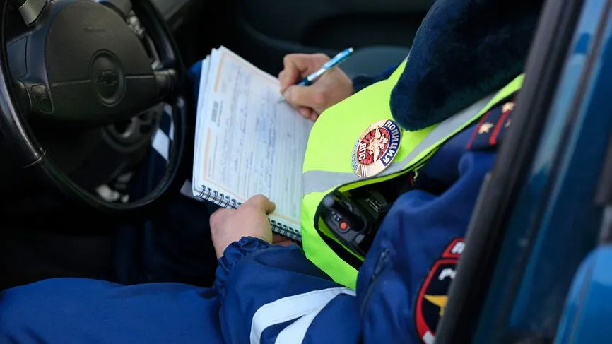 Водителя скорой помощи в Москве оштрафовали за георгиевскую ленту на транспорте