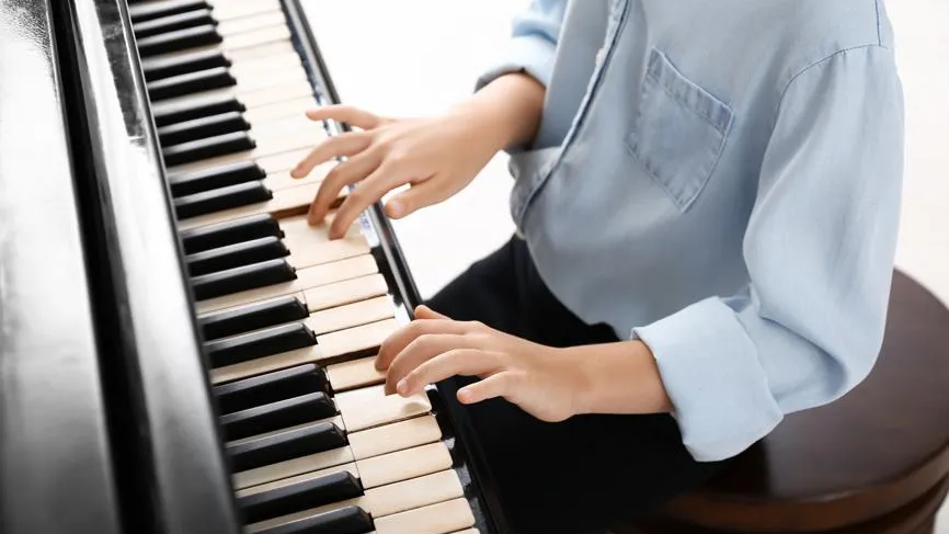 Воспитаннице детского сада в Подмосковье сломали пальцы крышкой фортепьяно