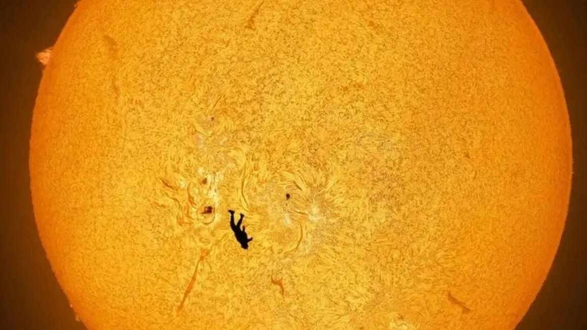 ndrew McCarthy/cosmicbackground.io