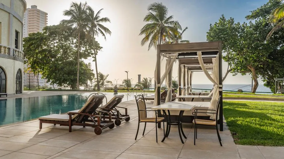 Россиян массово выселяют из отелей на Кубе