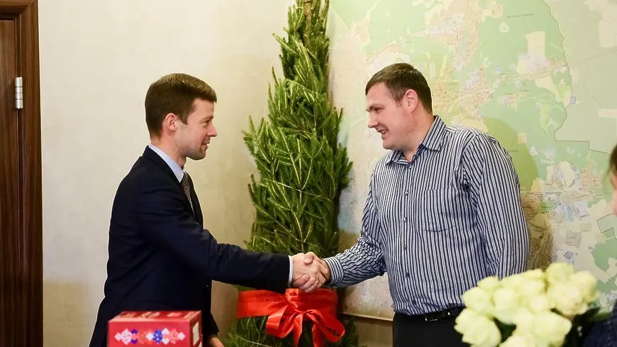 Глава Балашихи поздравил многодетную семью с покупкой дома по губернаторской программе