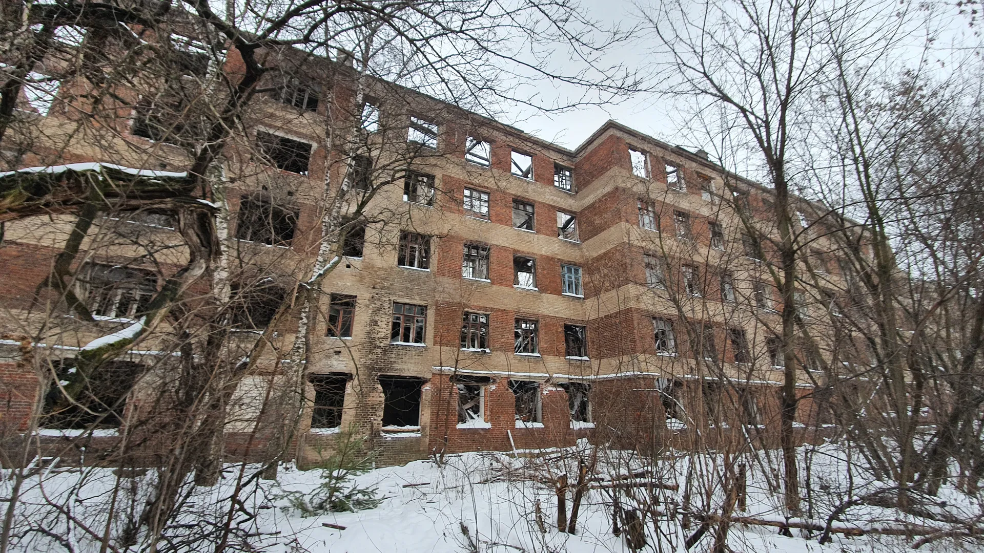 Аварийный многоквартирный жилой дом снесли в Электростали