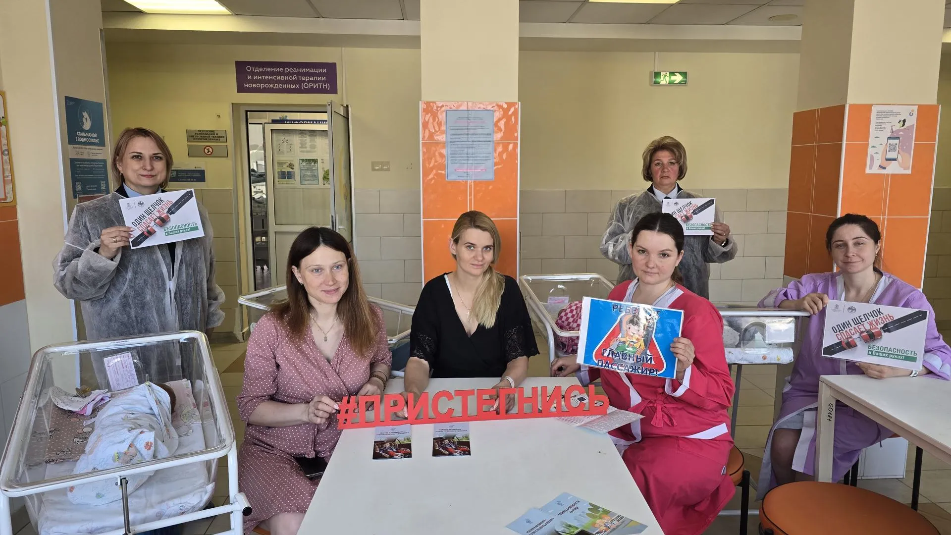 В Ленинском округе Подмосковья автоинспекторы провели урок для мам