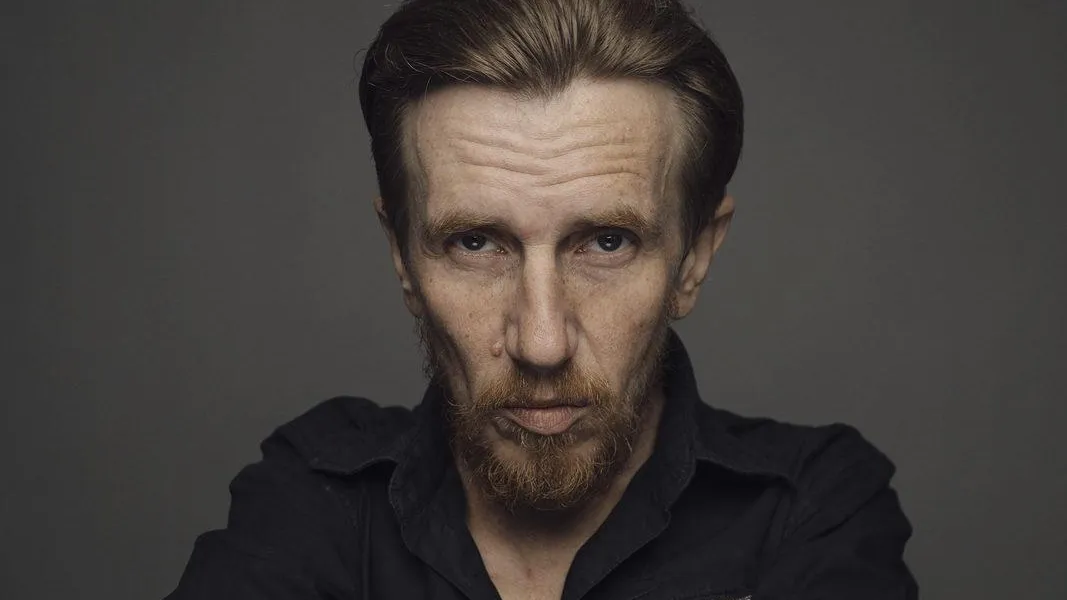 Киноактер Дмитрий Марфин умер на остановке в 47 лет