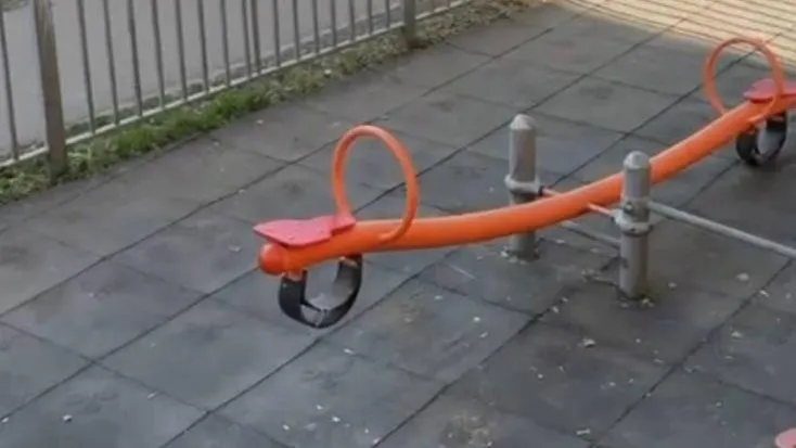 Труп нашли возле детской площадки в Новой Москве