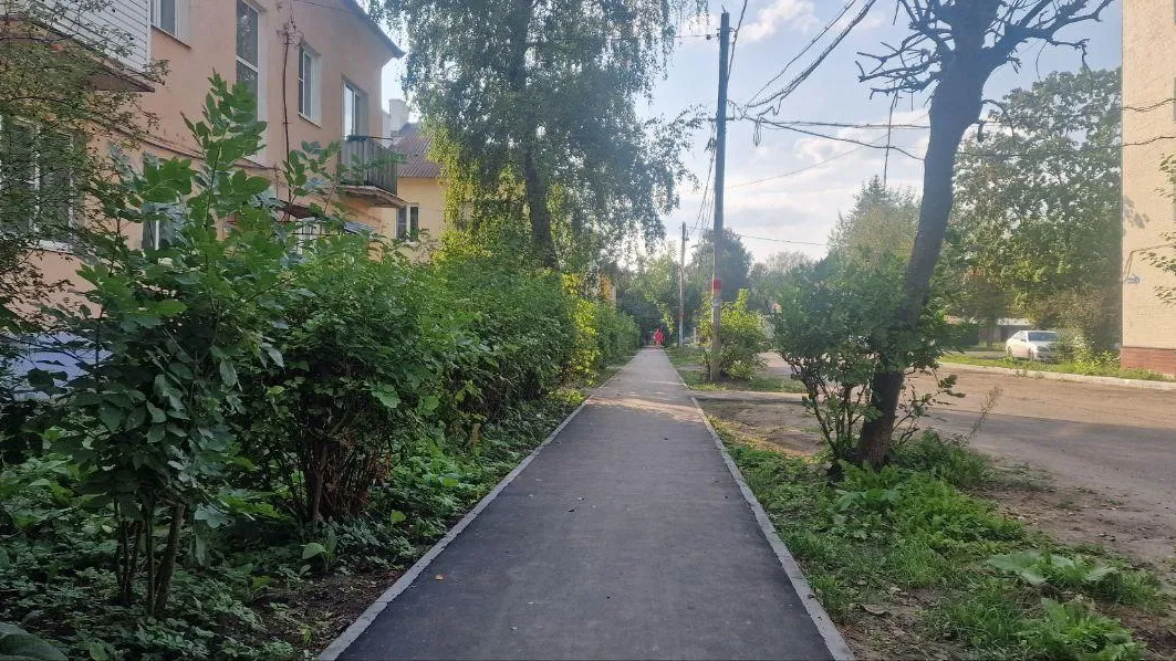 В Воскресенске рабочие продолжают благоустройство дворовых территорий