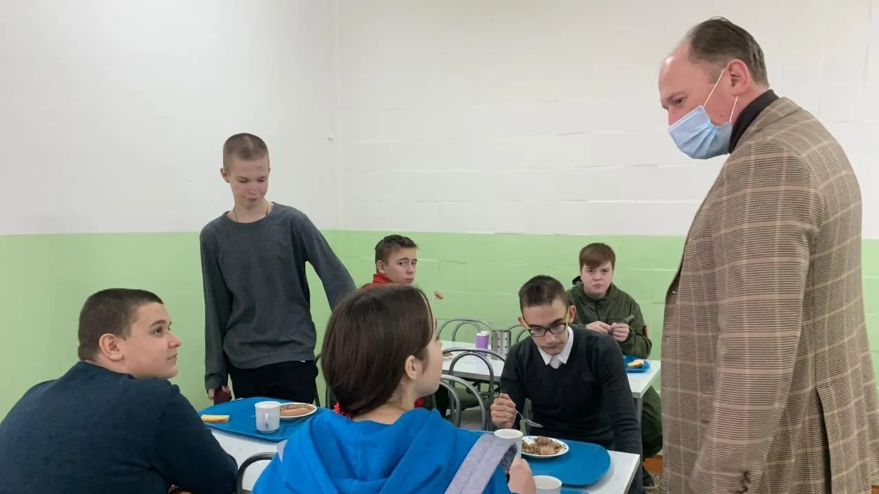 Депутат Мособлдумы отметил хорошую организацию горячего питания школьников в Люберцах