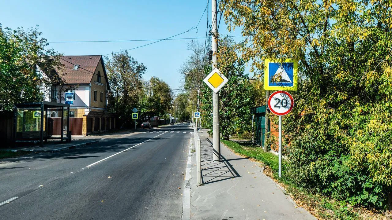 В 5 округах Подмосковья привели в порядок дорожные знаки