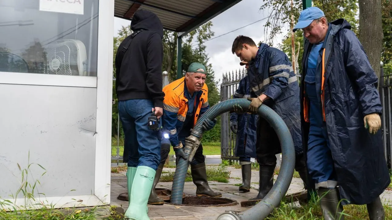 В Жуковском проводятся работы по промывке сетей водоотведения