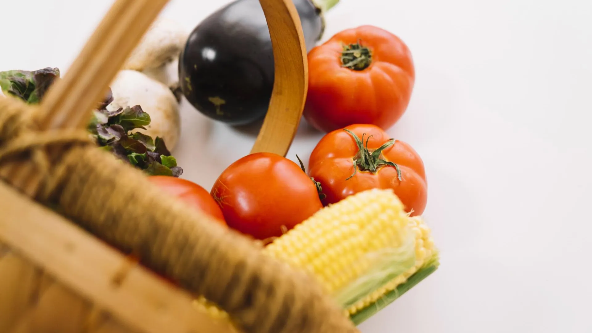 Инфекционист дал советы, как избежать отравления продуктами в магазине