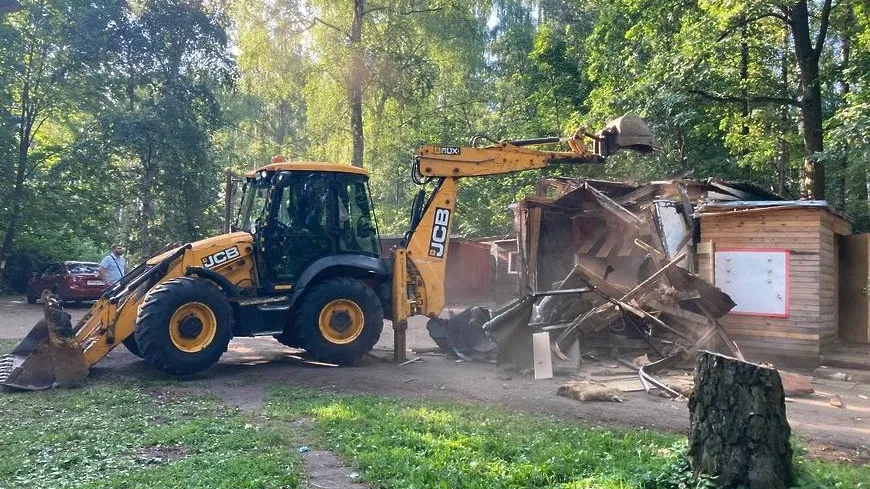 Незаконные постройки сносят в Хлебниковском участке леса в Мытищах