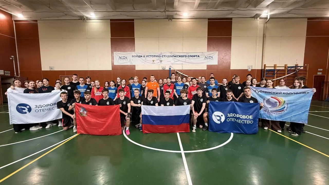 Чемпион мира по боксу провел зарядку для учащихся Подмосковья