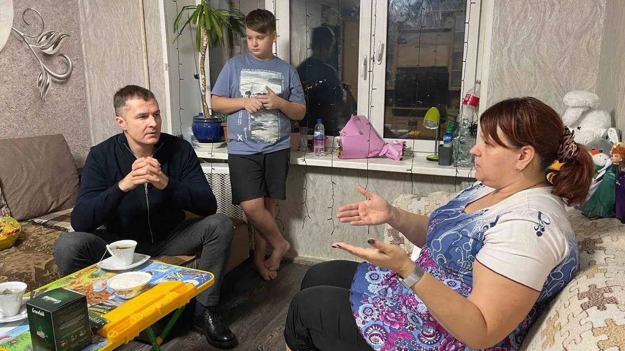 Глава округа Люберцы Владимир Волков встретился с родными тяжелораненого бойца СВО