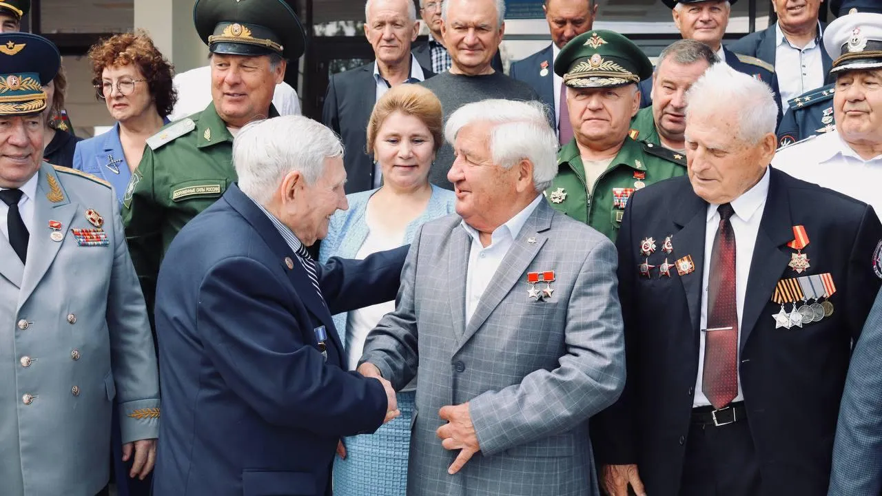 Экскурсию по музею космонавтики провели для ветеранов ВС РФ в Звездном городке
