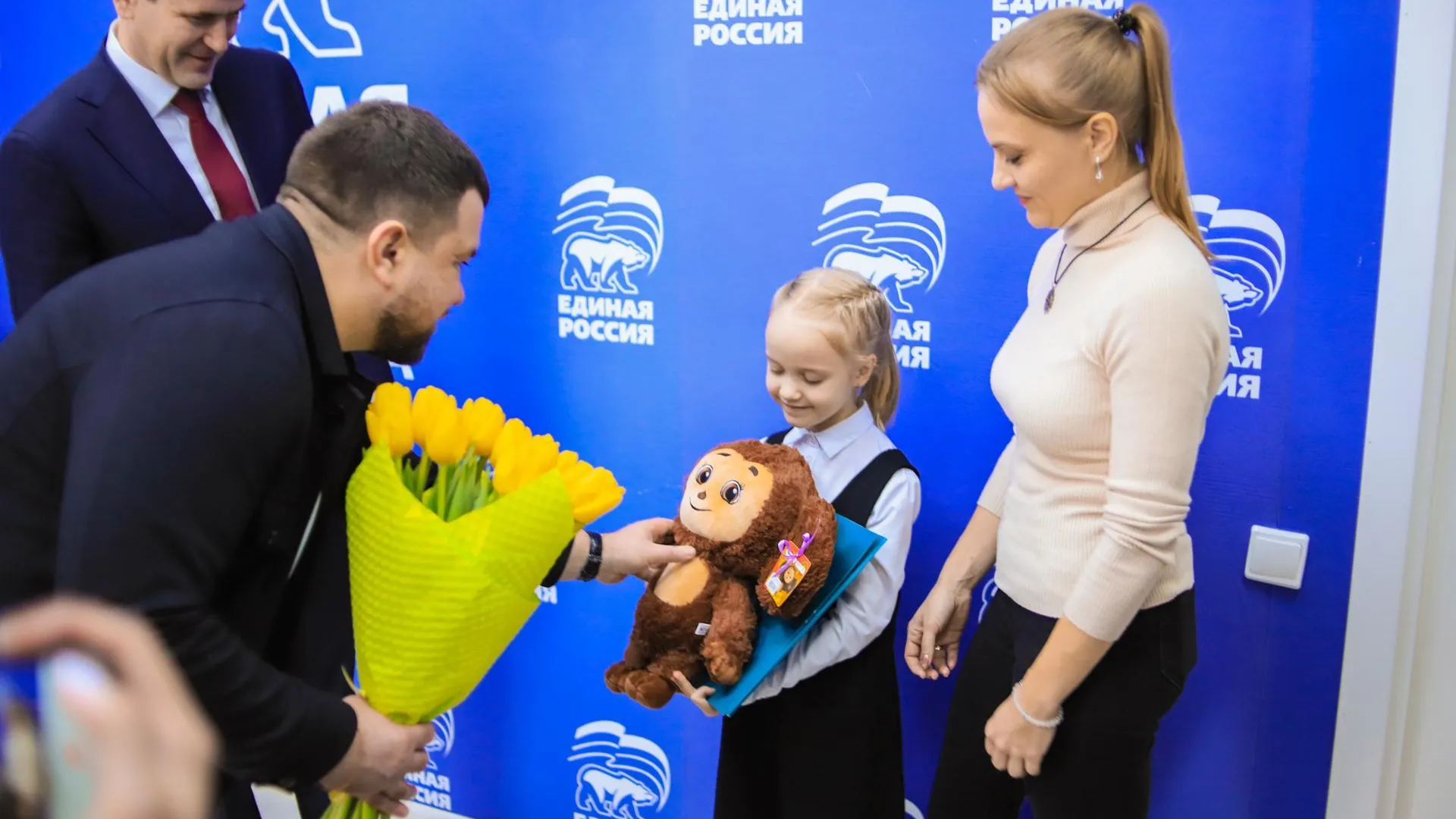 Девочка из Шатуры, отправившая гумпомощь бойцам СВО, получила билет на аттракционы