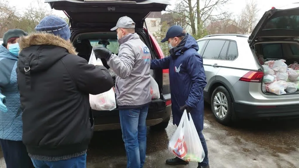 Подмосковные волонтеры акции #МыВместе передали полтонны продуктов инвалидам Ногинска