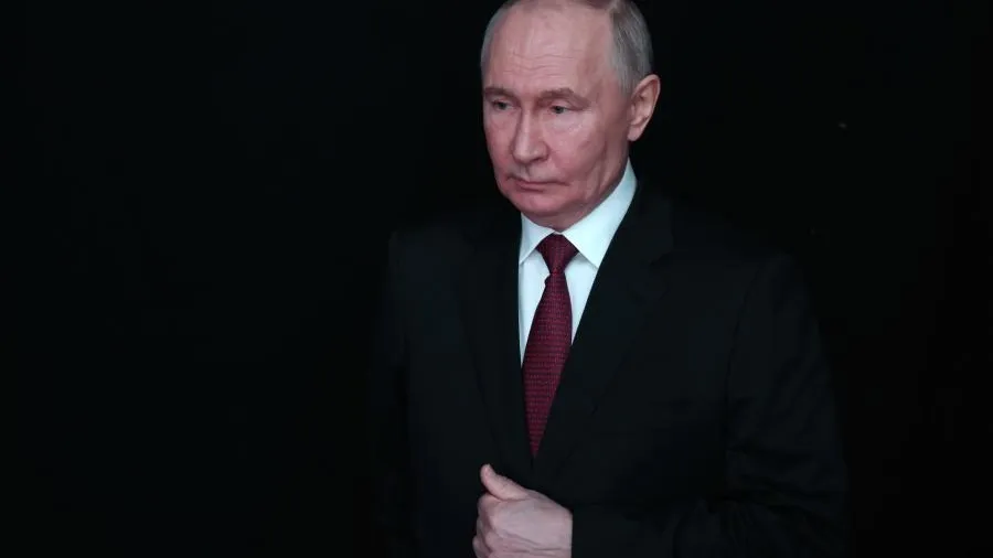 Путин поучаствует в международных контактах и встрече судей