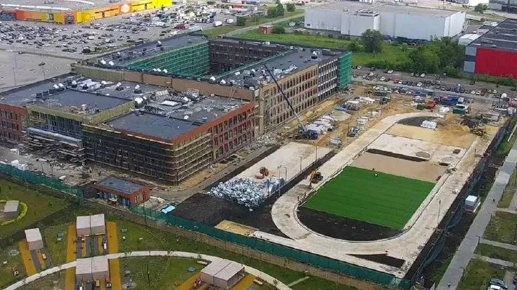 Более 500 человек завершают строительство школы в Котельниках