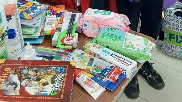 Школьники Подольска передали канцелярские товары для малоимущих