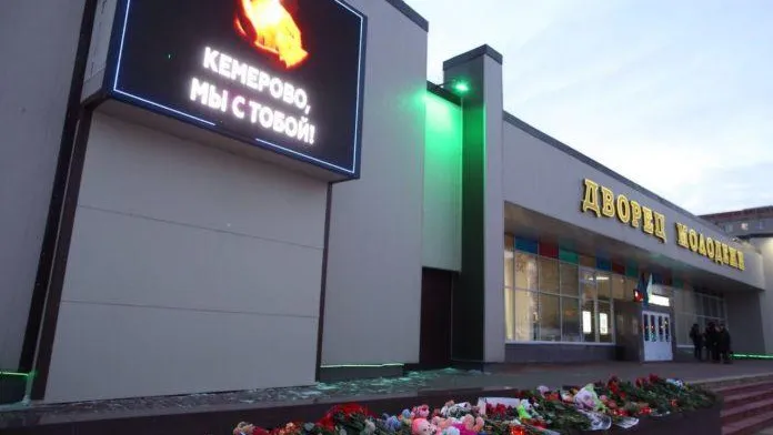 В Подольске организовали место для возложения цветов в знак скорби по погибшим в Кемерове