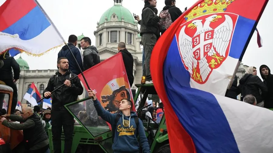 На протестующих в Сербии испытали новейшее акустическое оружие