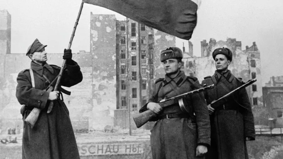 «В яме сижу, они на меня налетели»: ветеран ВОВ рассказал об освобождении Варшавы