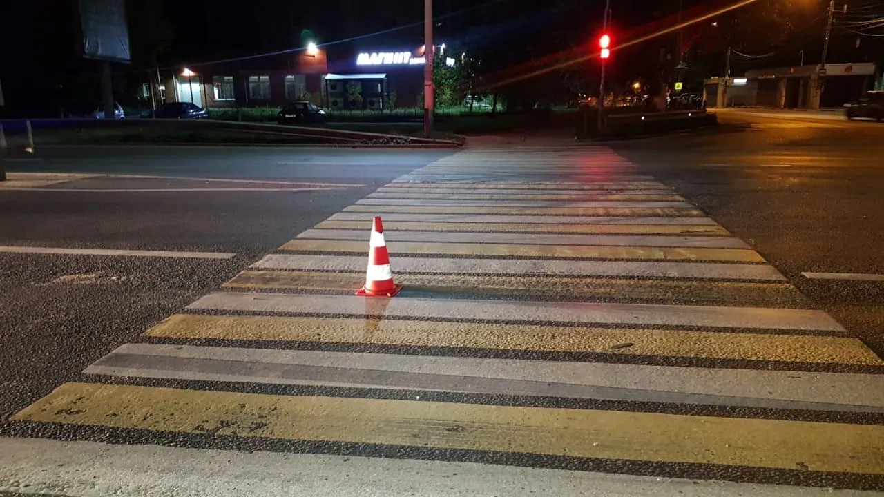 В Подольске автомобиль сбил 15‑летнюю девочку, переходившую дорогу на красный свет