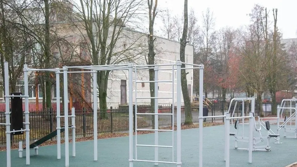 В Коломне завершили капитальный ремонт спортивной площадки у школы № 16