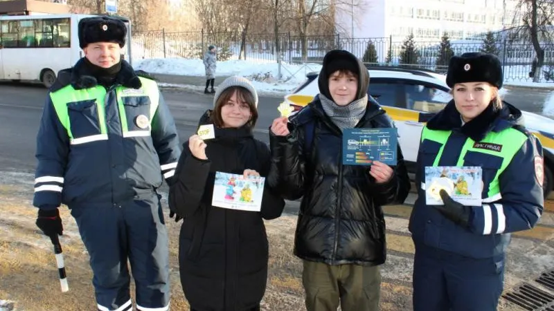 В Лыткарине инспекторы ГИБДД рассказали пешеходам о важности соблюдения ПДД в зимнее время