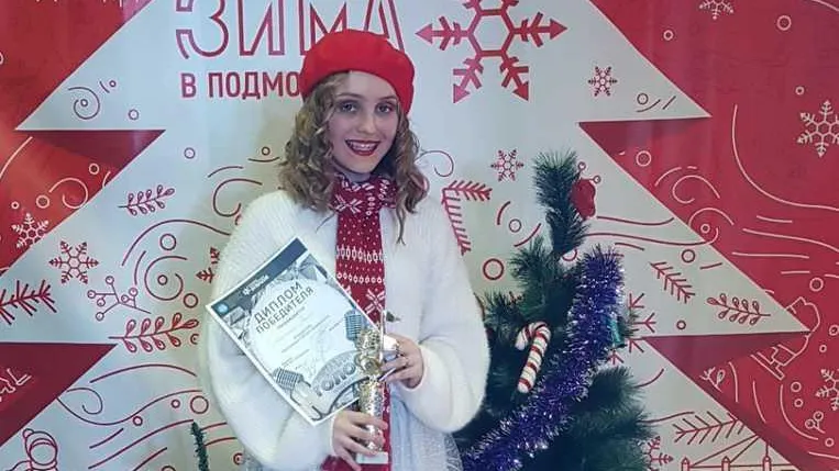 Обладательницу звания «Хрустальный голос Октябрьского» определили в Люберцах