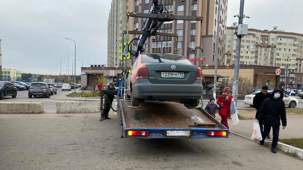 В Домодедове эвакуировали автомобили каршеринга, припаркованные в неположенном месте