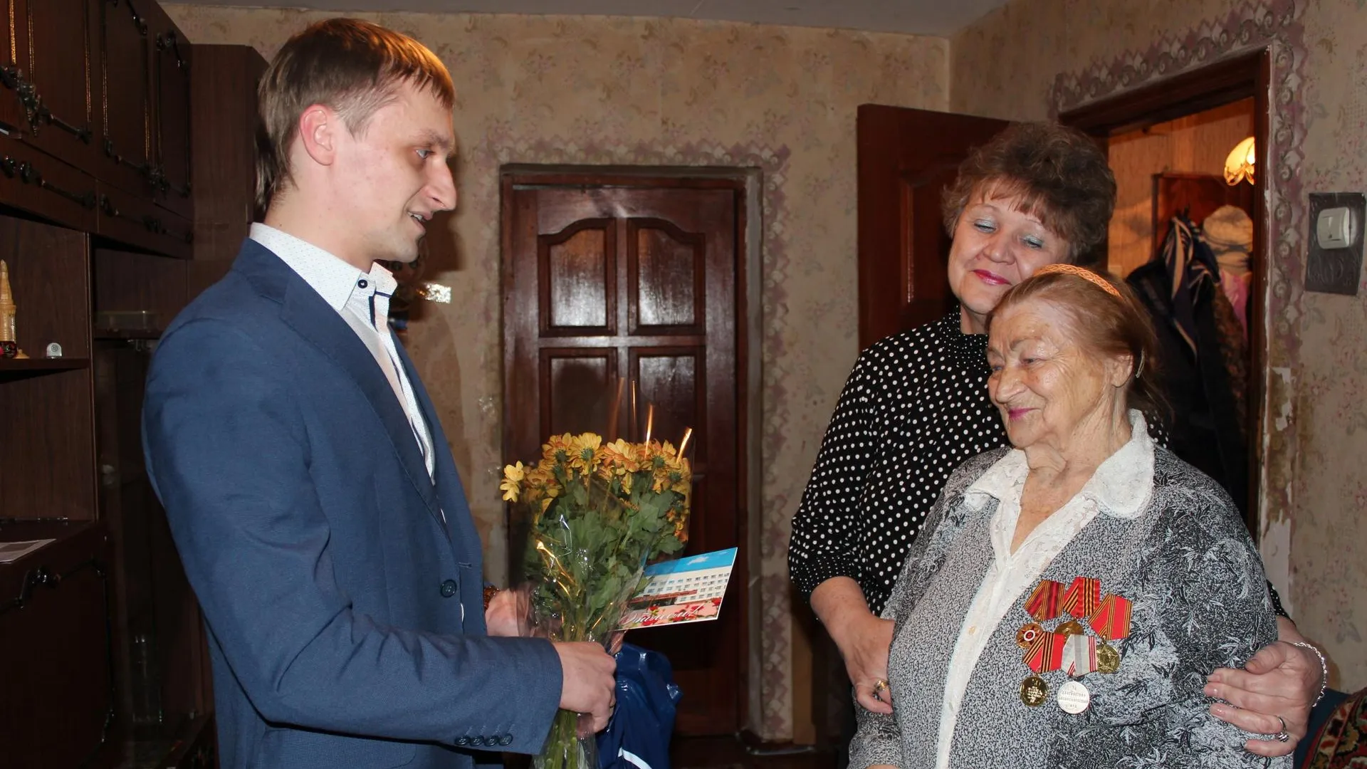 Труженицу тыла из Подольска поздравили с 90‑летием