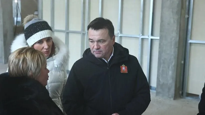 Андрей Воробьев проверил ход строительства школы в Павловской Слободе