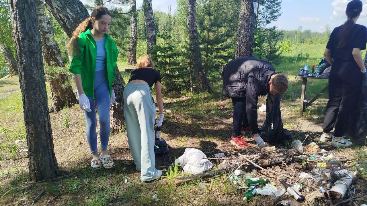 Юные лесоводы навели порядок в лесу в Орехово-Зуеве