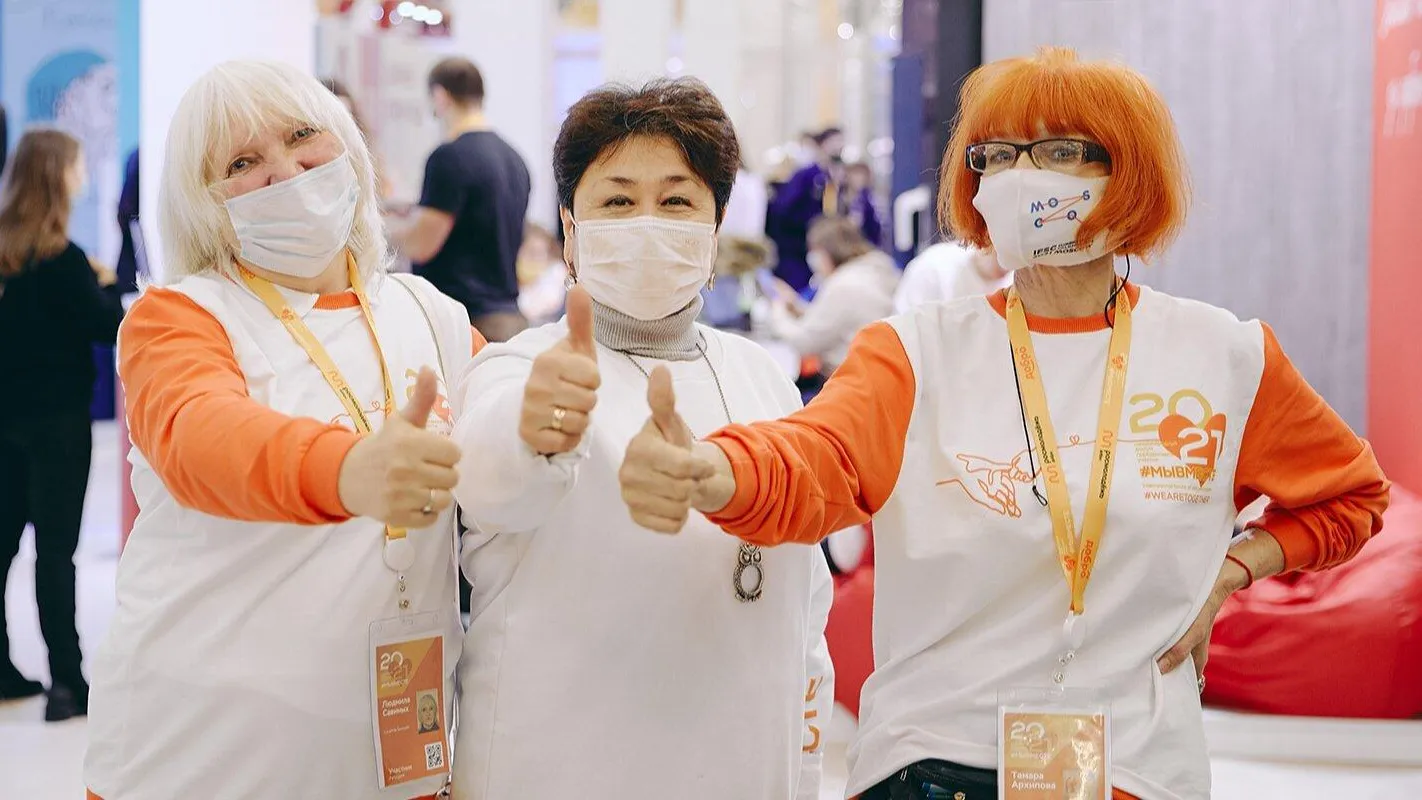 Добровольцам старше 55 лет в Москве предложат работу гидом и научат работать с компьютером