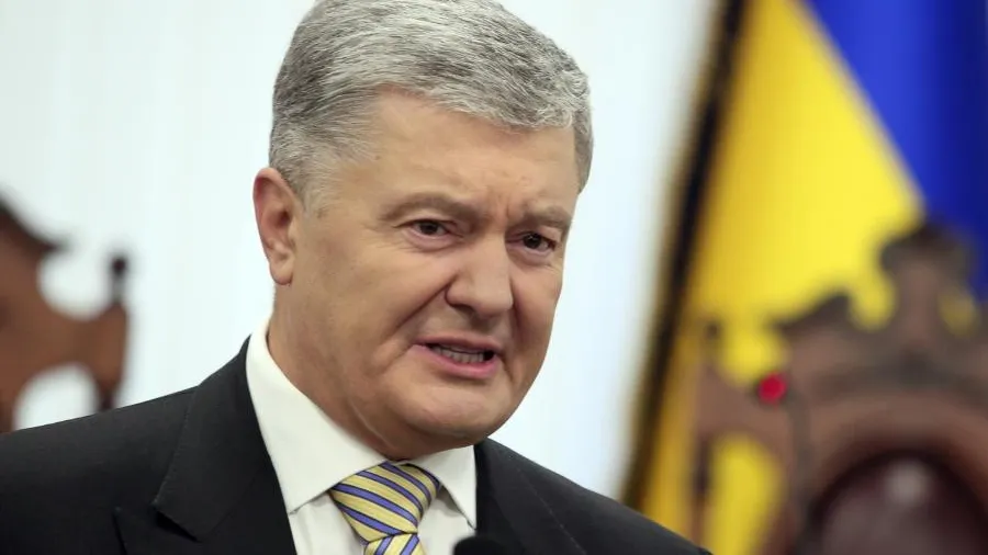 Сторонники Порошенко* заблокировали трибуну после введения санкций