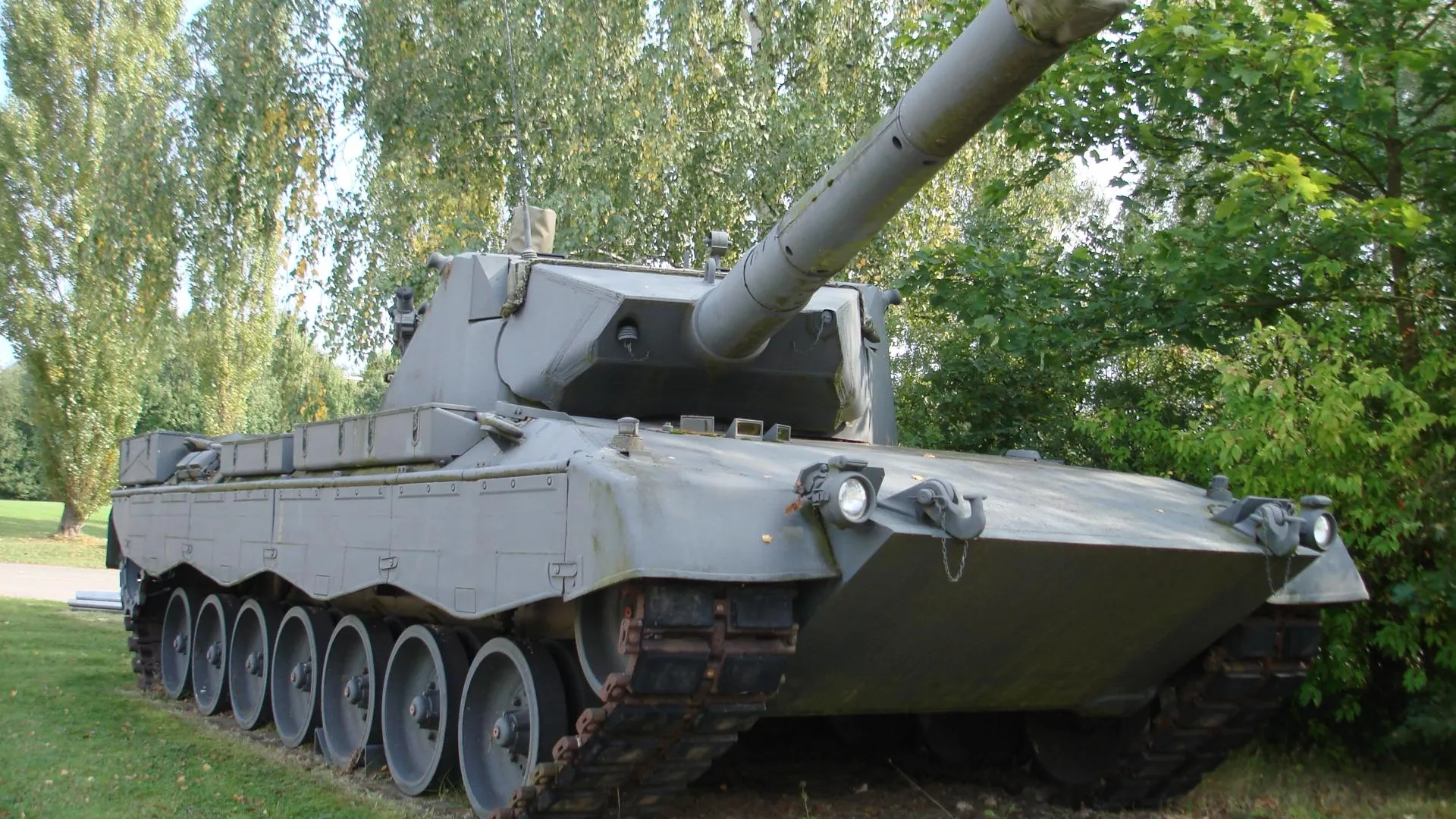 Военные группировки войск «Запад» уничтожили два танка Leopard