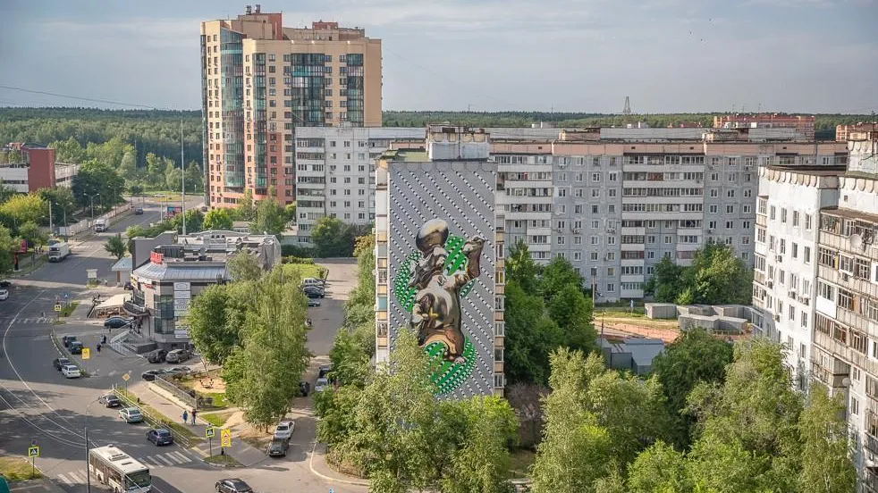 На стене одного из домов в Одинцове появился гигантский волк Забивака