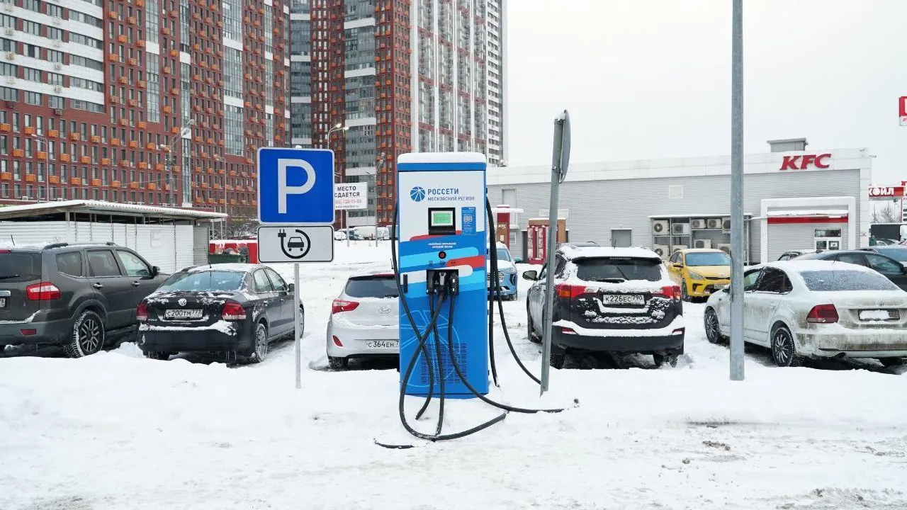 В Подмосковье установлено свыше 400 зарядных станций для электромобилей