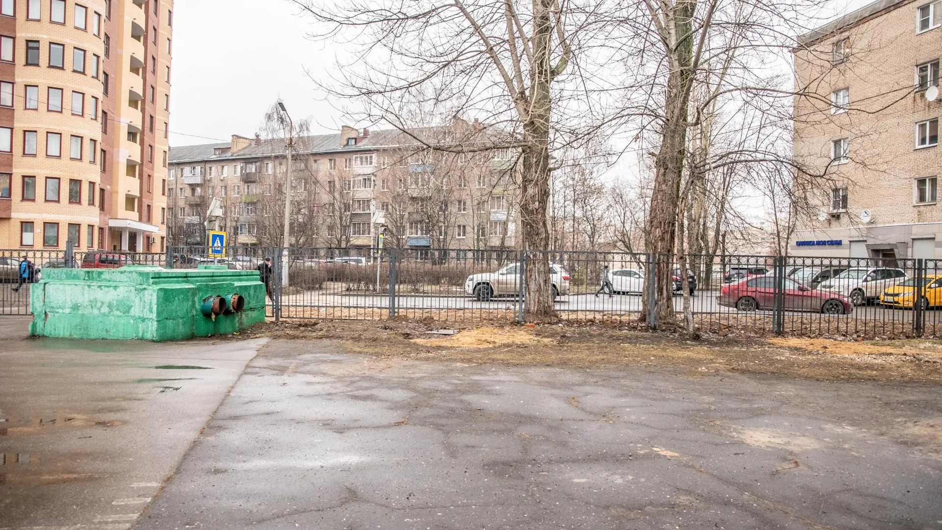В Реутове демонтировали трубы на пришкольных территориях