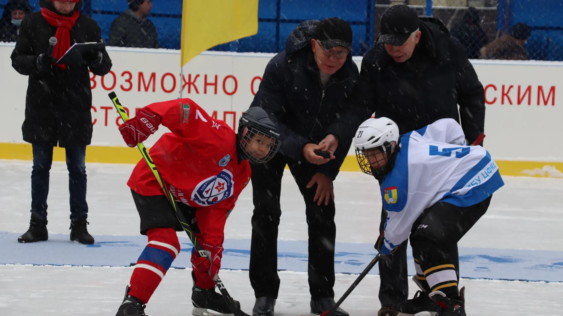 Новую хоккейную площадку открыли в Домодедове