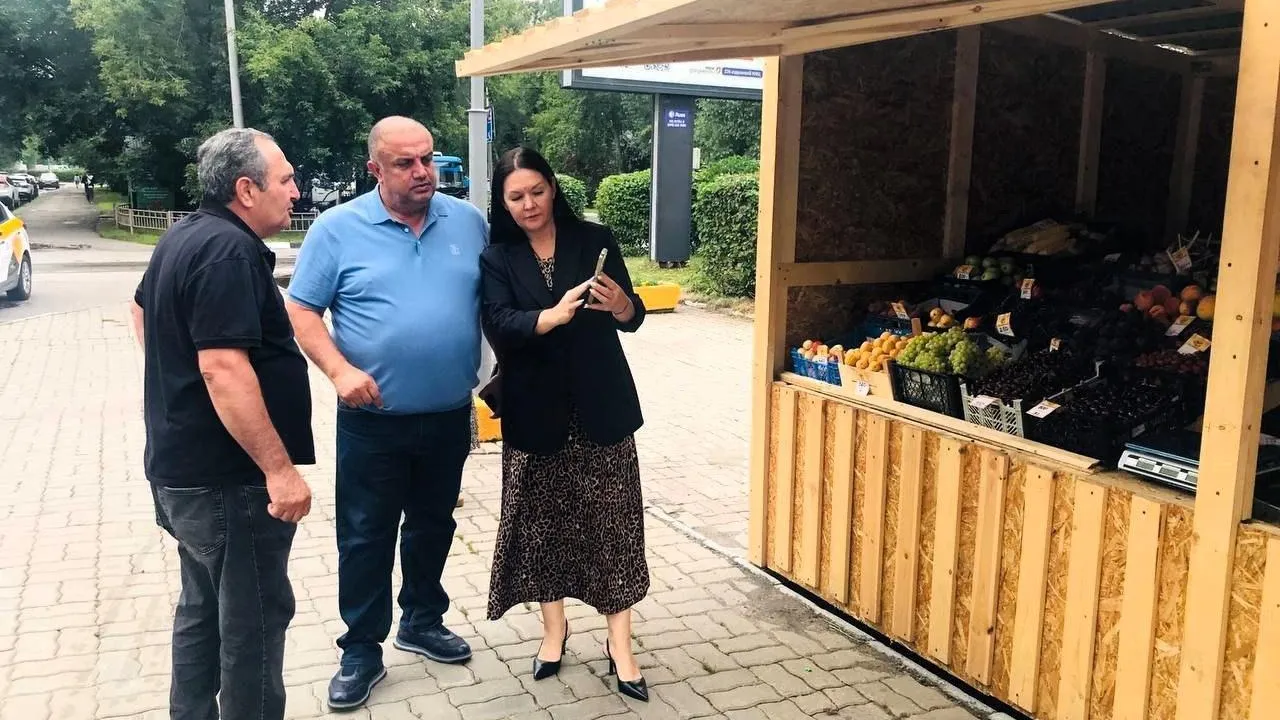 Руководитель управления потребрынка Мытищ проверила палатки сезонной торговли