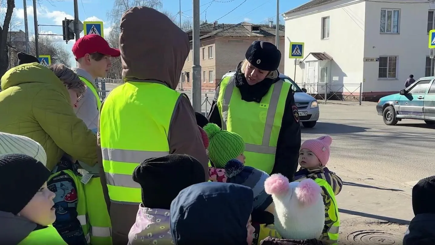 Пешеходную экскурсию «Безопасный город» устроили сотрудники ГАИ для дошколят Шатуры