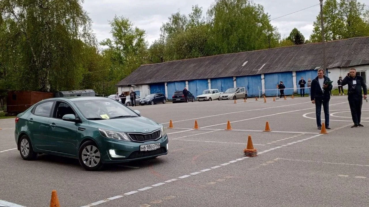Студенты Подмосковья поучаствовали в соревнованиях по автомобильному многоборью