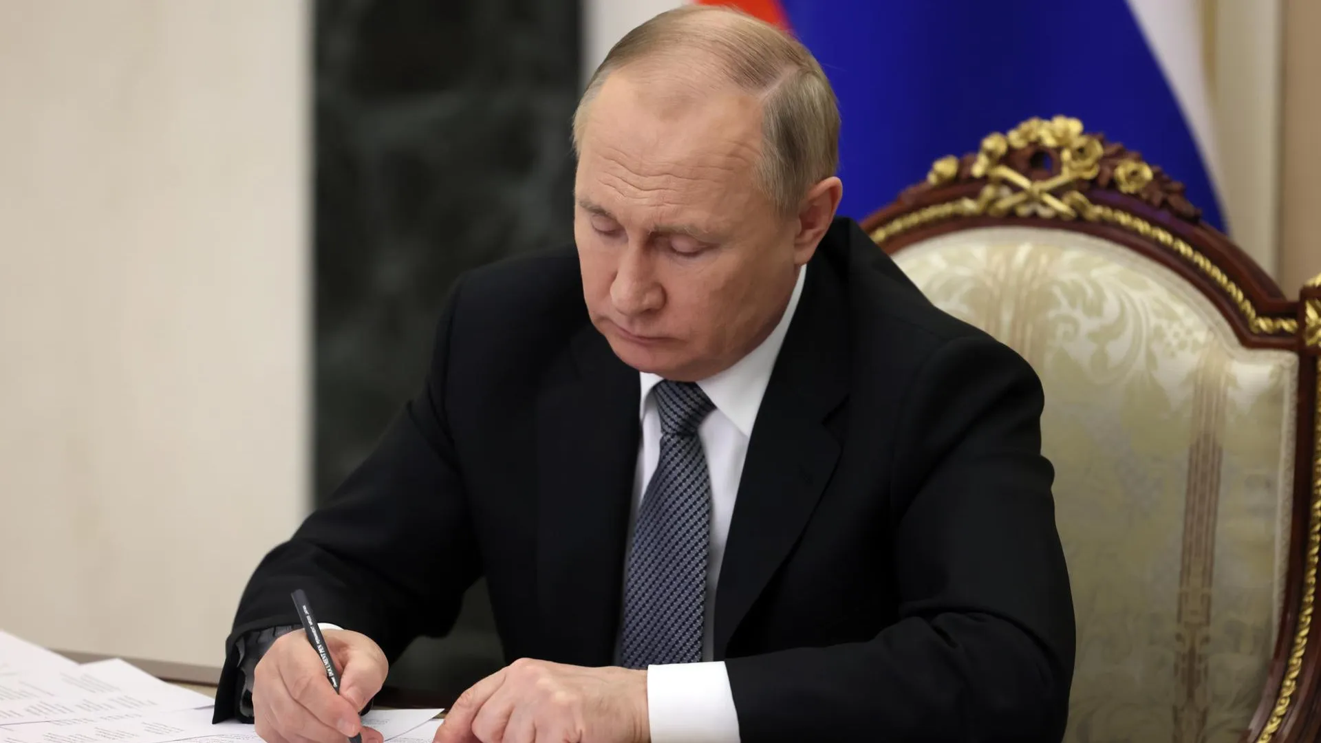 Путин утвердил новую стратегию научно‑технологического развития