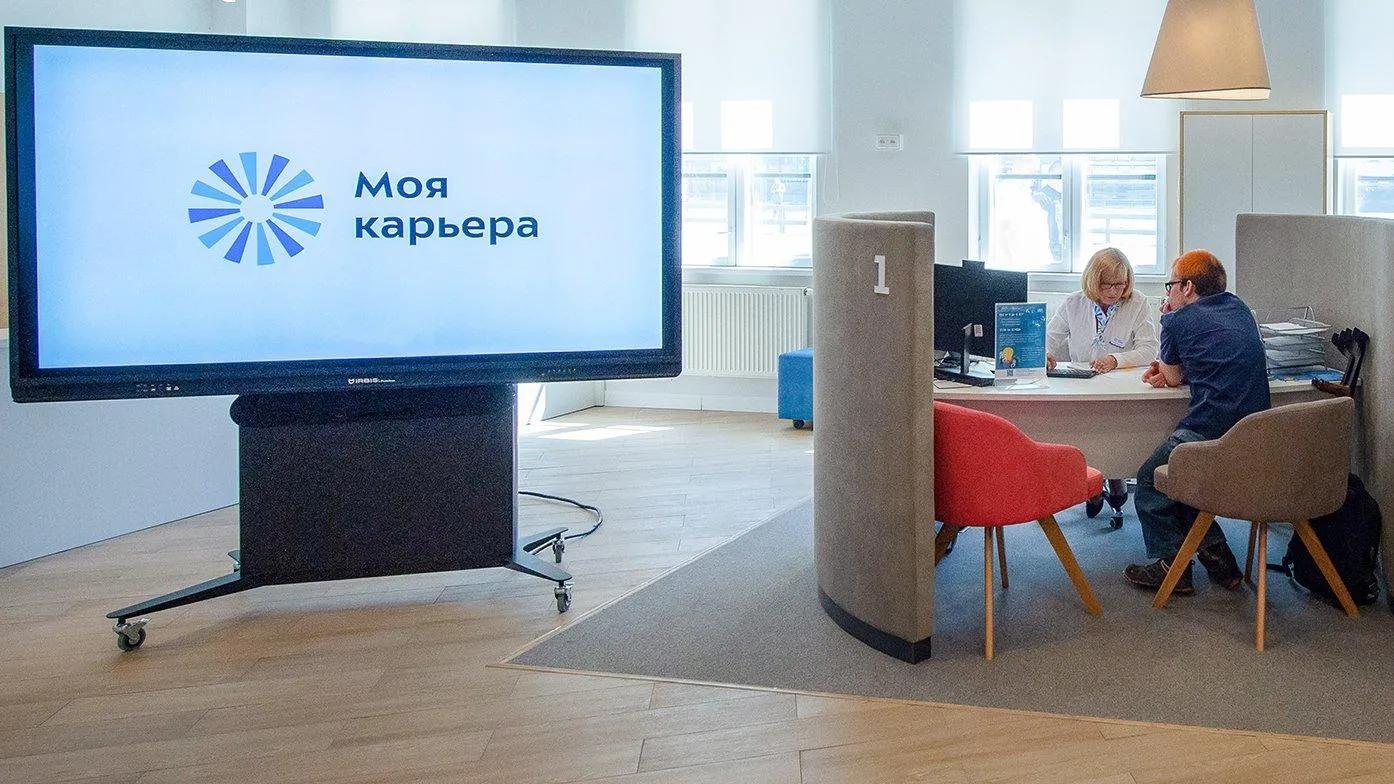 Более 270 тыс бесед с малоимущими семьями провели в центре «Моя карьера»